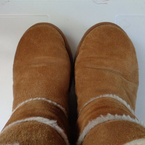 UGG MINI SPILL SEAM BOW BOOTS IN CHESTNUT SIZE 7 - Picture 8 of 8